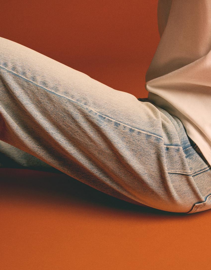 بنطال جينز بقصّة واسعة وخياطات-أزرق فاتح-1