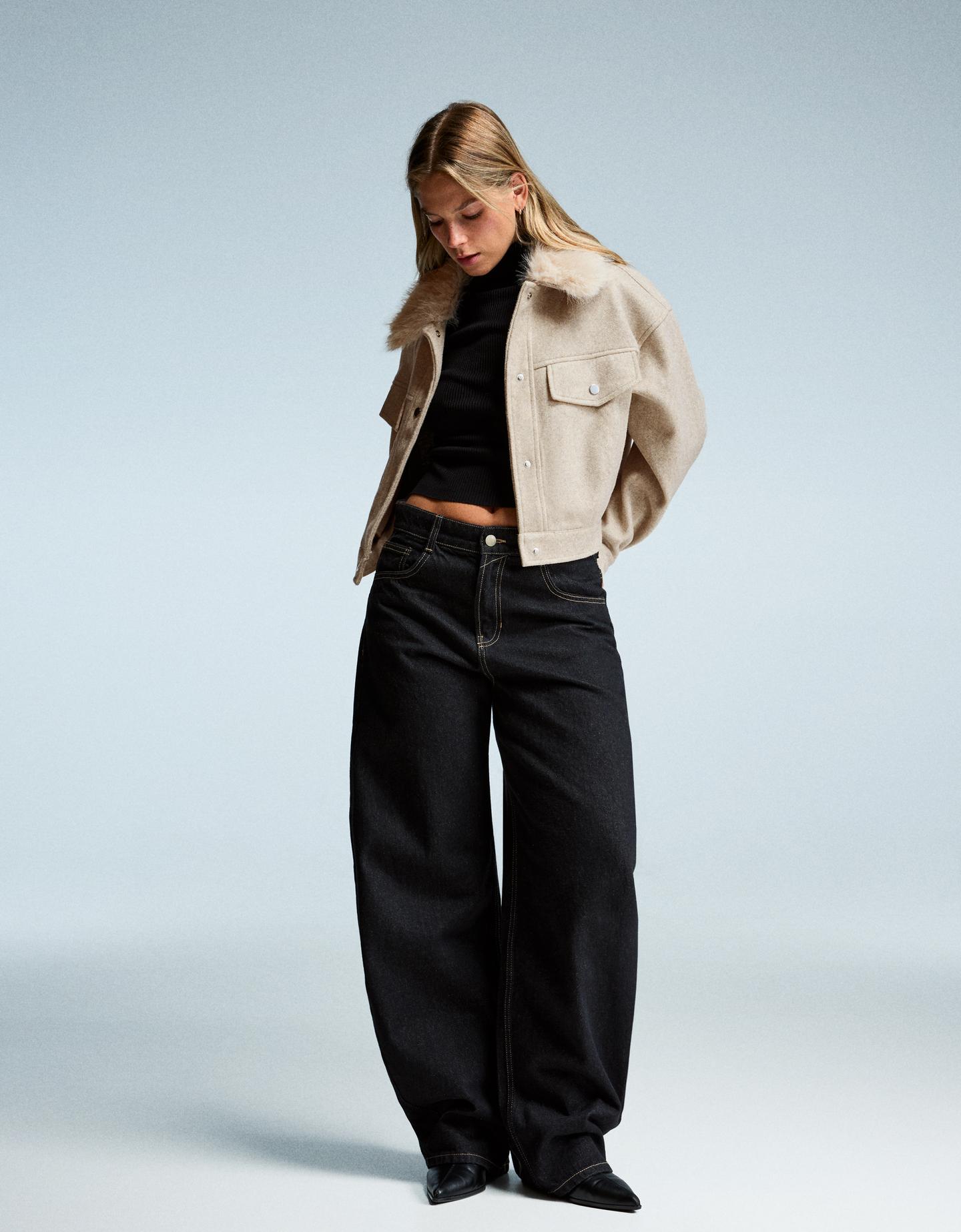 Bershka miękka kurtka trucker z kołnierzem z futerka wielbłądzi