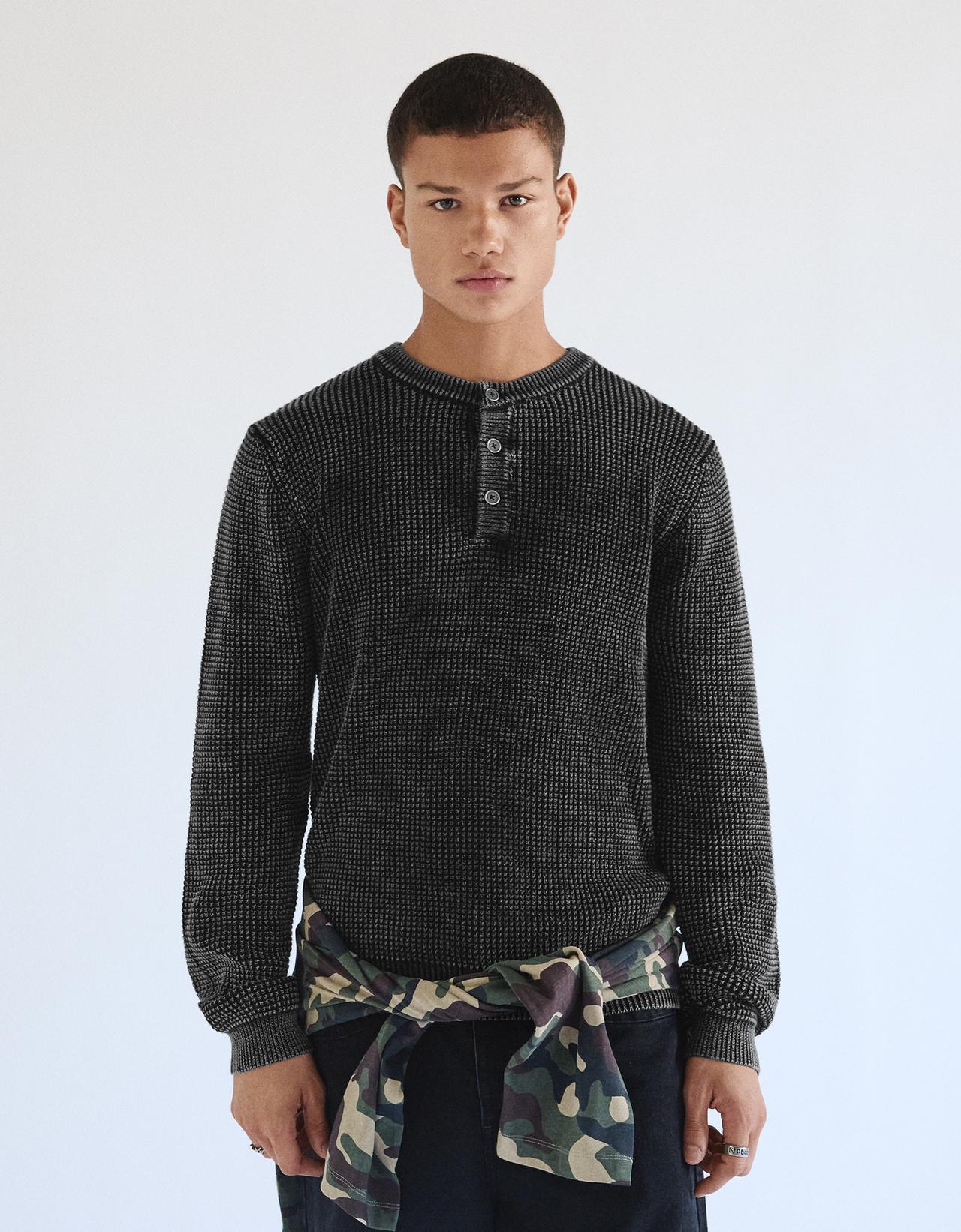 Washed-effect henley jumper — Black