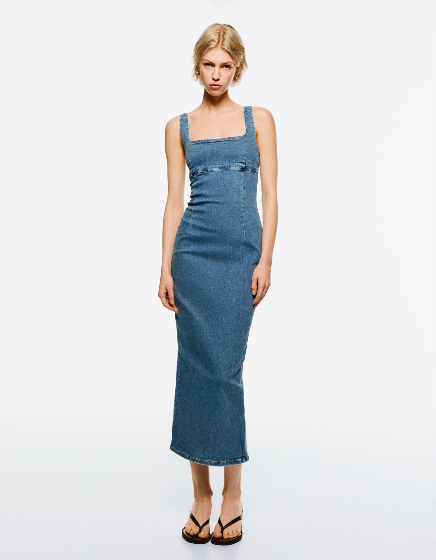 Bershka długa denimowa sukienka z ramiączkami wyblakły niebieski