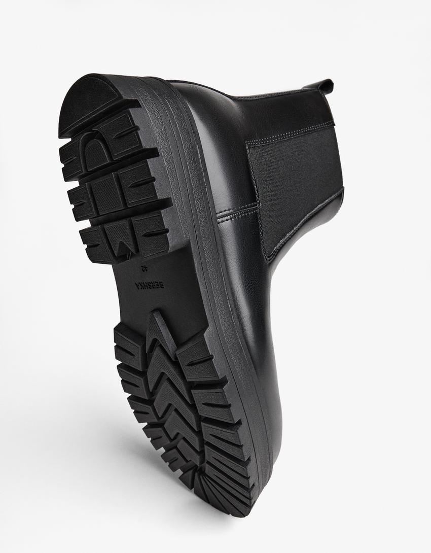 Botinak, xehetasun elastikoarekin-Beltza