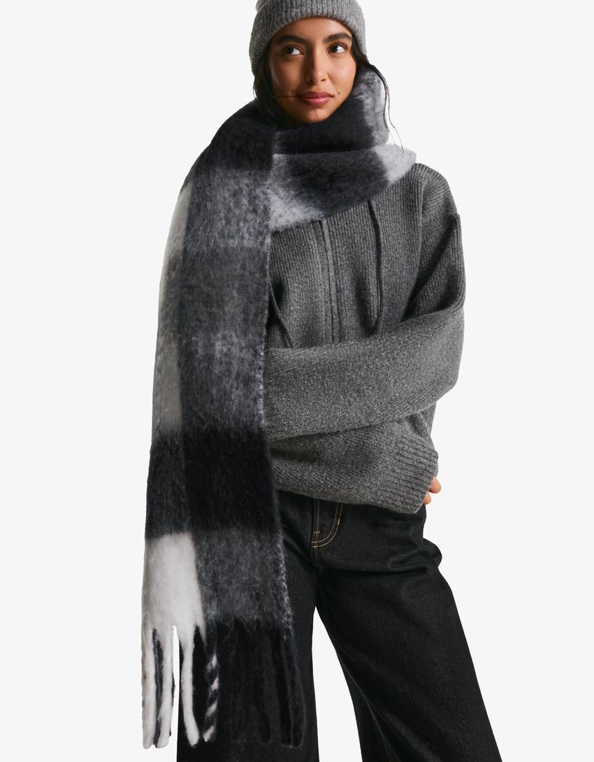 Bouclé Geruite Sjaal by Fraas - € 35,95 Bouclé Geruite Sjaal by Fraas - € 35,95