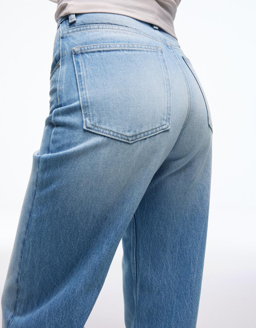Jeans straight fit perna larga cintura subida bainha dobrada-Azul lavado