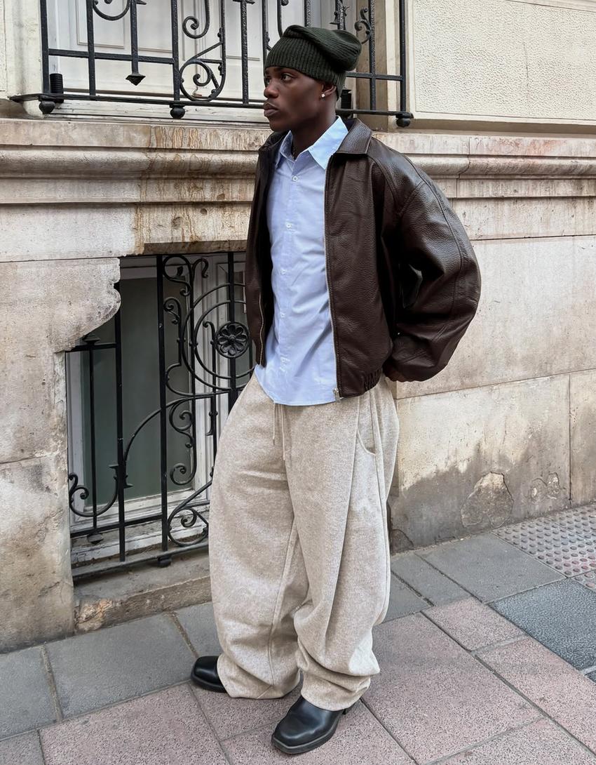 Balloon fit felt texture trousers with darts-Grey