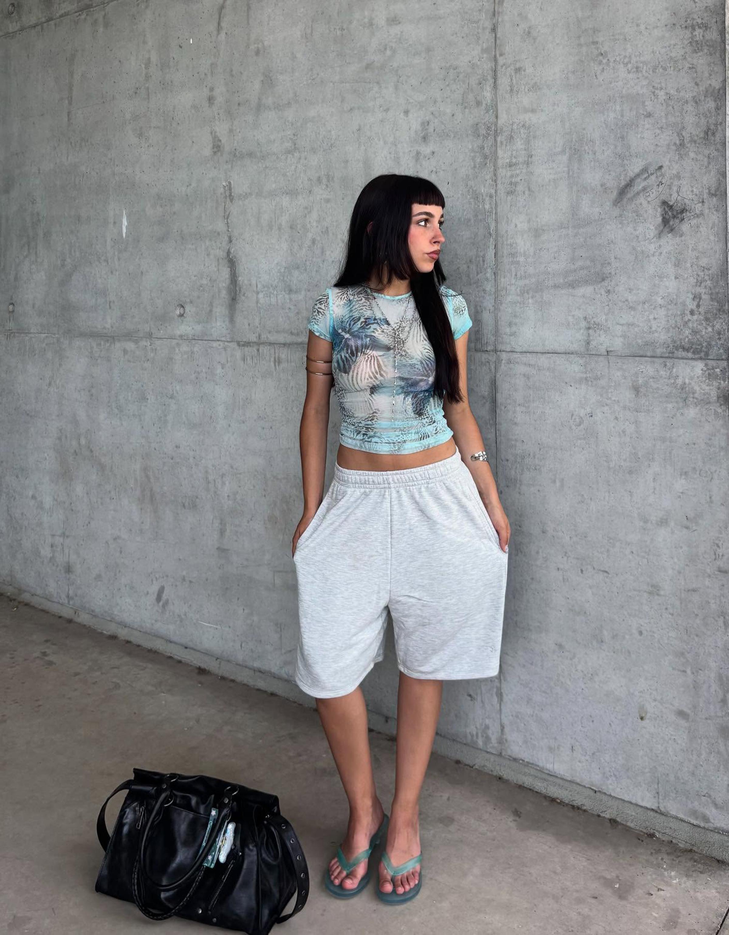 Bershka Bermudashorts Aus Plüsch Mit Stickerei Damen Xs Grau