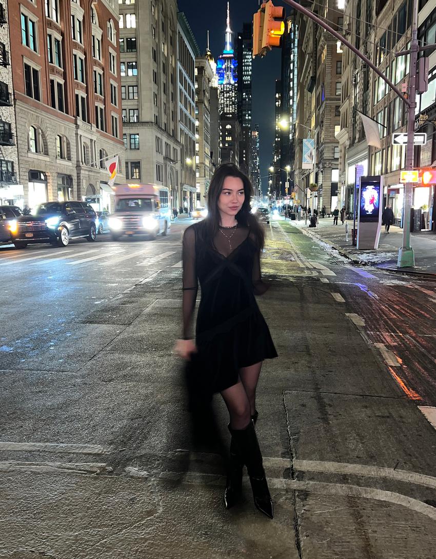 Asimetrična mini haljina od baršuna s čipkom-Crna