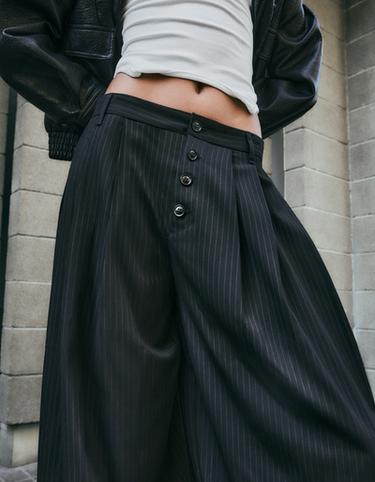 Balloon trousers with pleats and buttons — White / Black 3