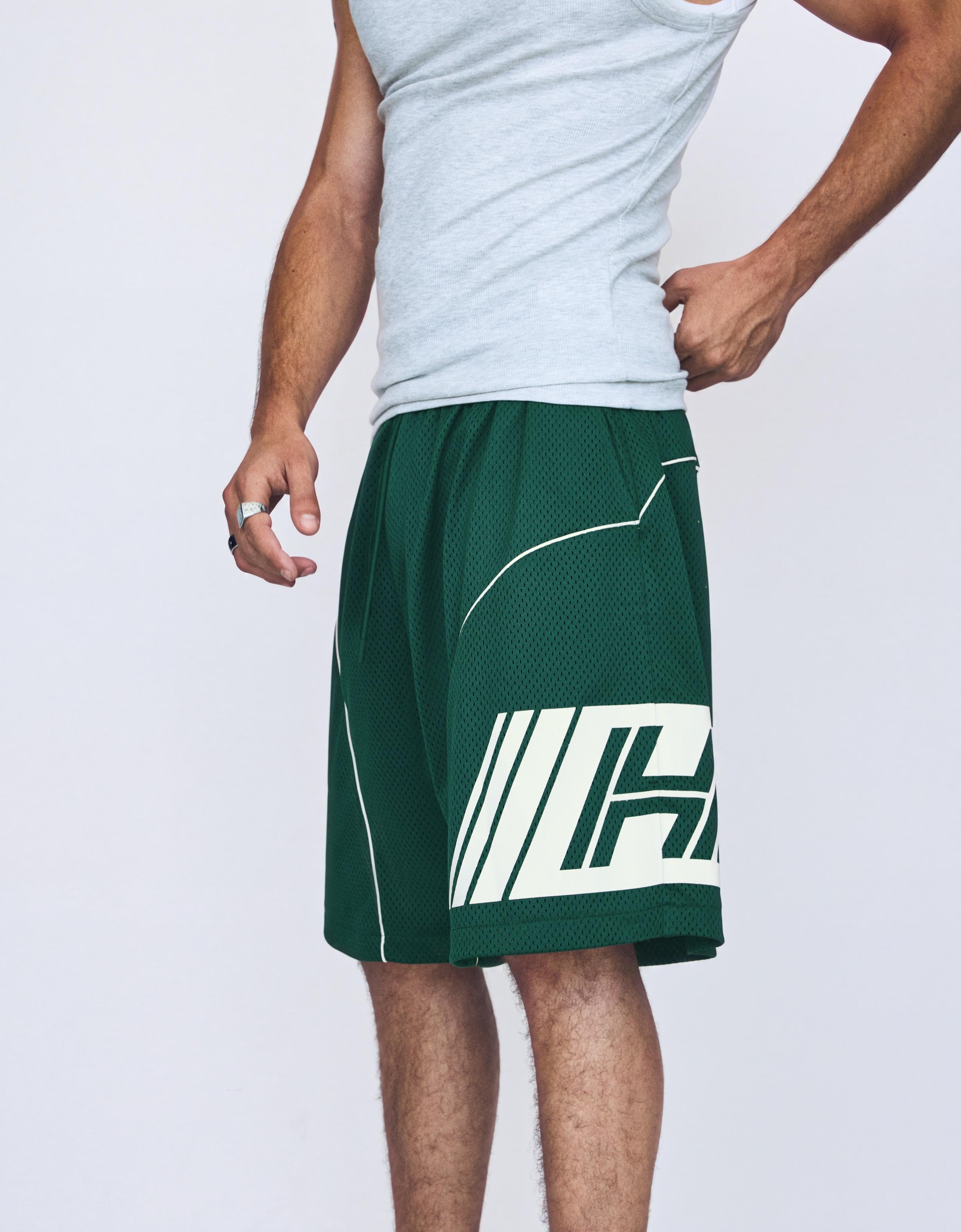 Contrast print mesh Bermuda shorts — Green