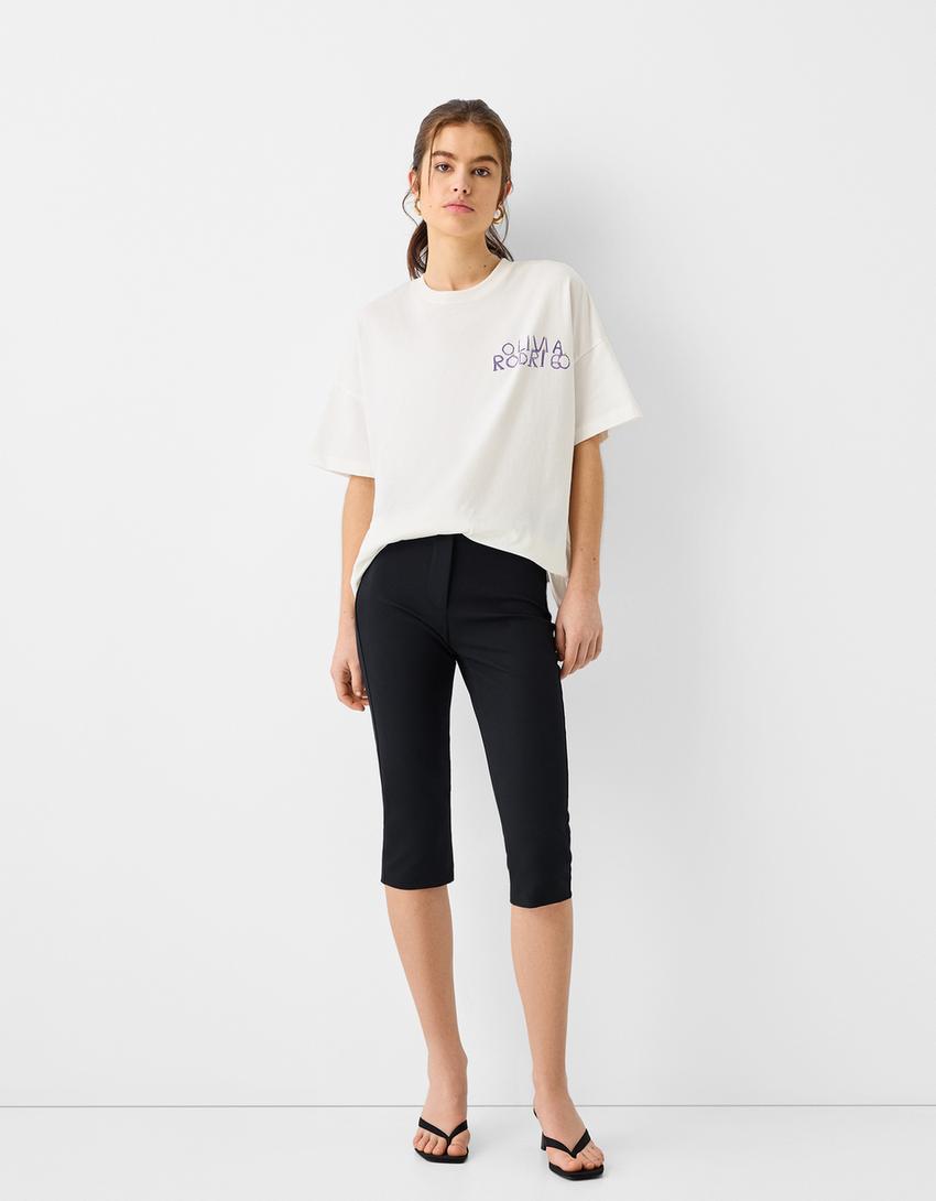 تيشرت بطبعة أوليفيا رودريجو وأكمام قصيرة-أبيض مطفي-3