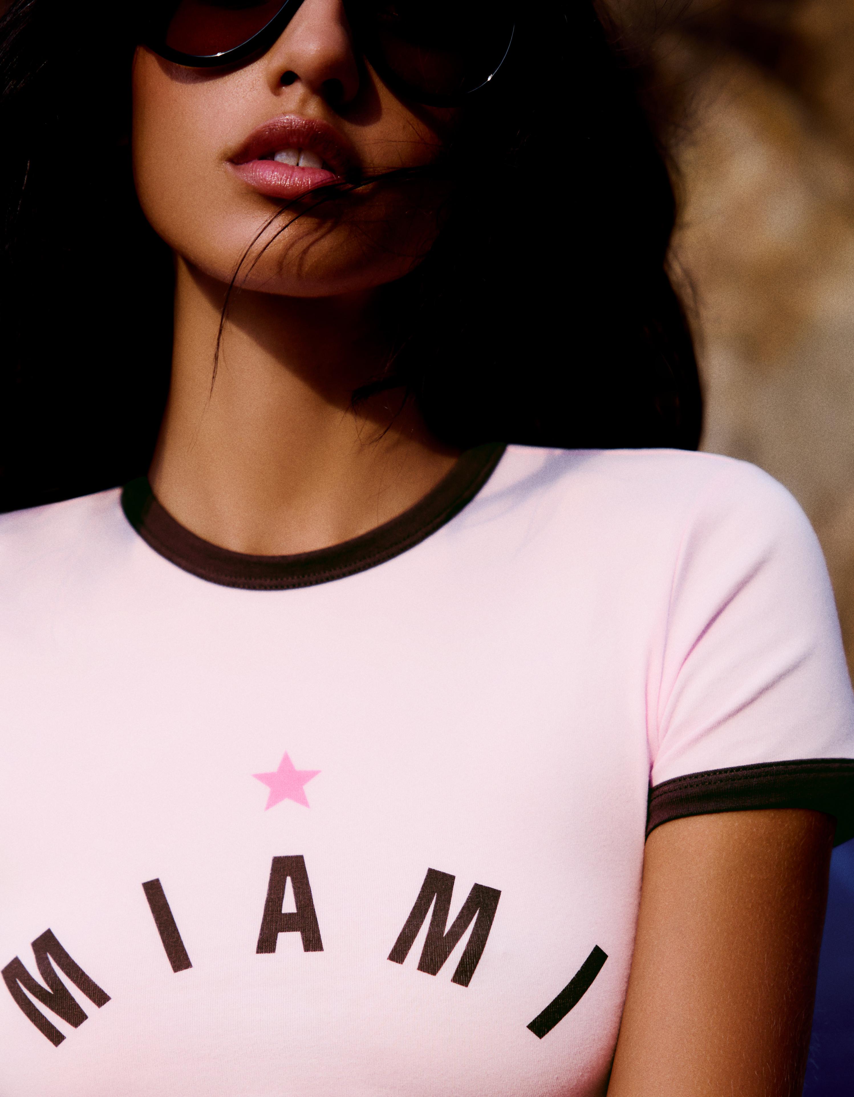 Contrast print fitted T-shirt — Pink