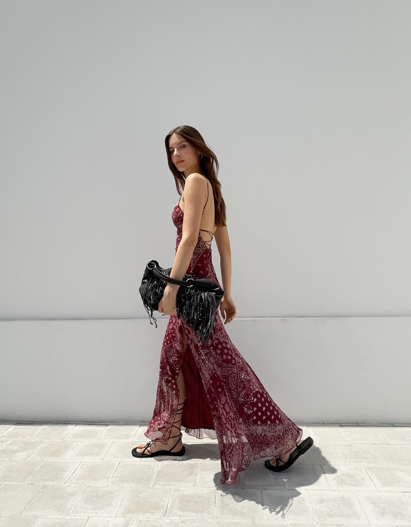 Bershka sukienka midi z tiulu z nadrukiem bordowy