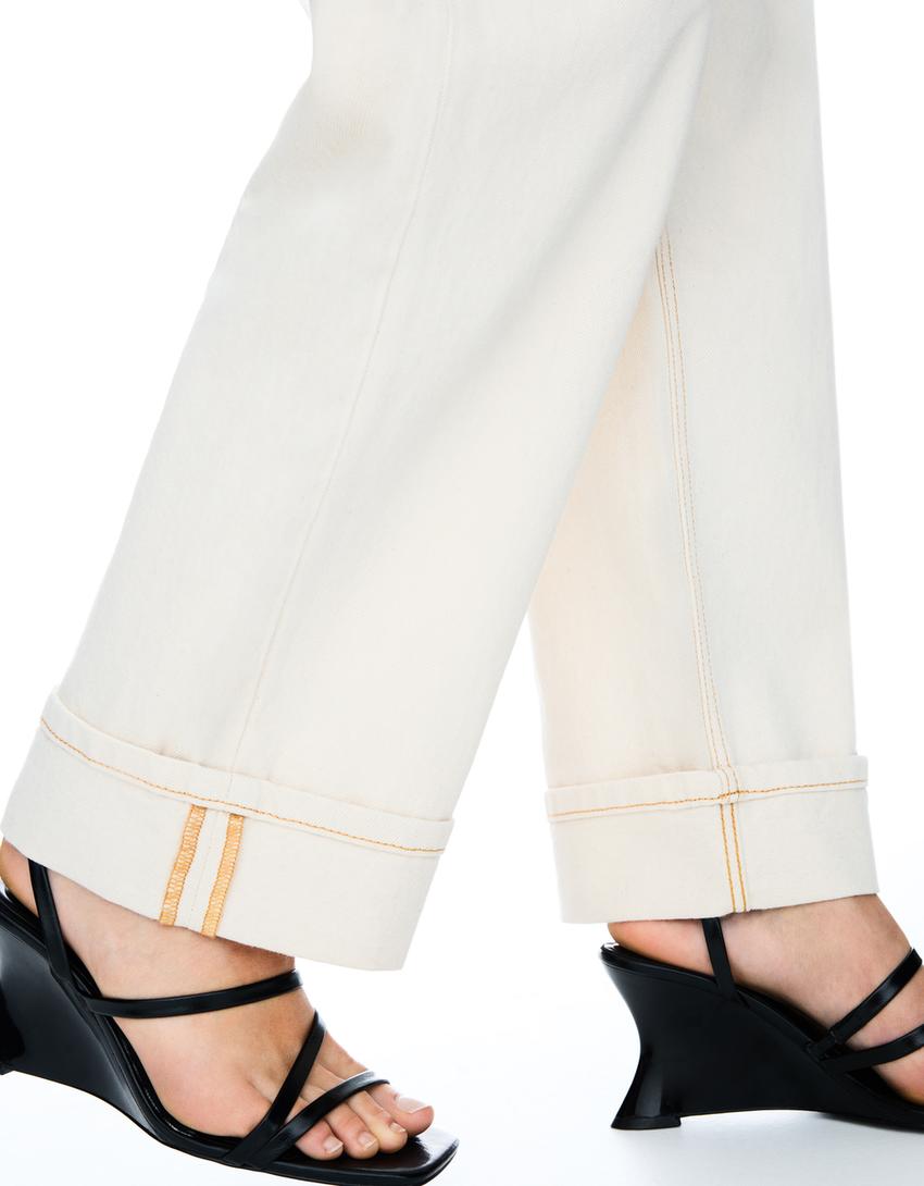 Jeans baggy fit con risvolto-Avorio