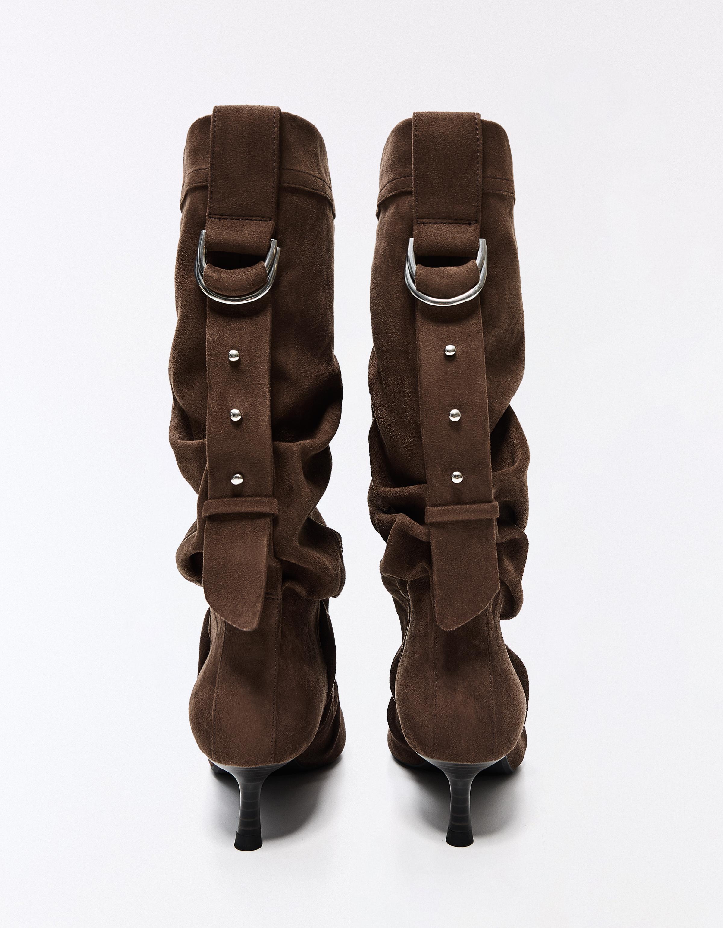 Adjustable slouchy heeled ankle boots — Brown