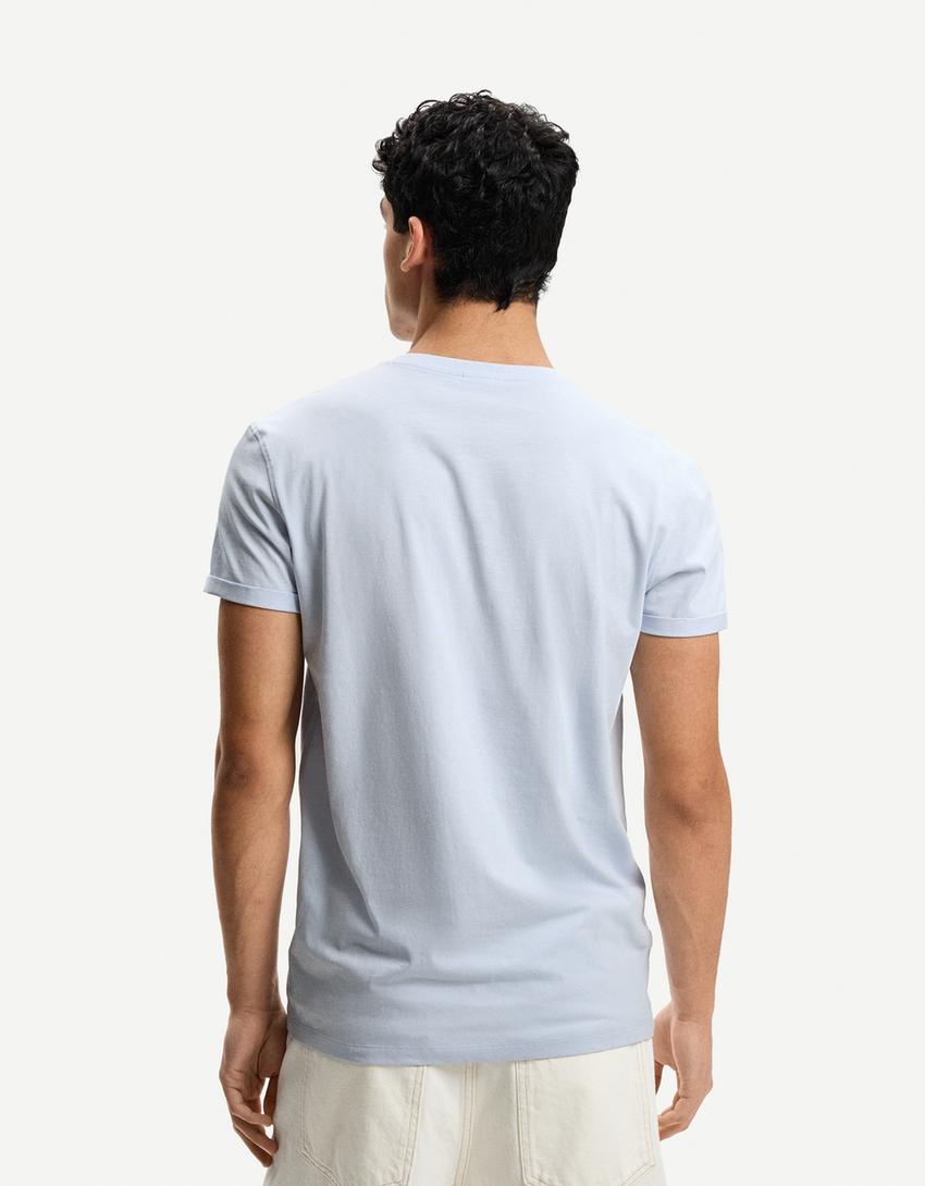 Embroidered short sleeve roll-up T-shirt-Light blue