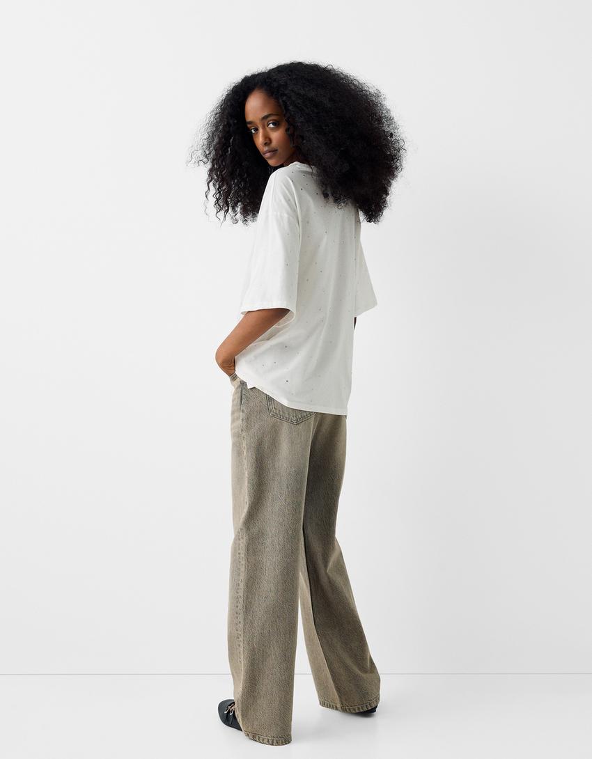 تيشرت فضفاض بأكمام قصيرة وحجر راين-كريمي-1