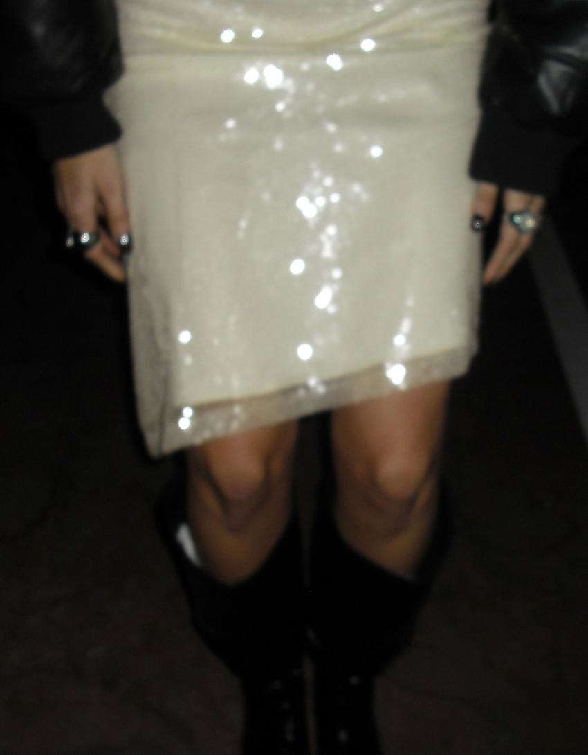 تنورة متوسطة الطول غير متماثلة بترتر-كريمي