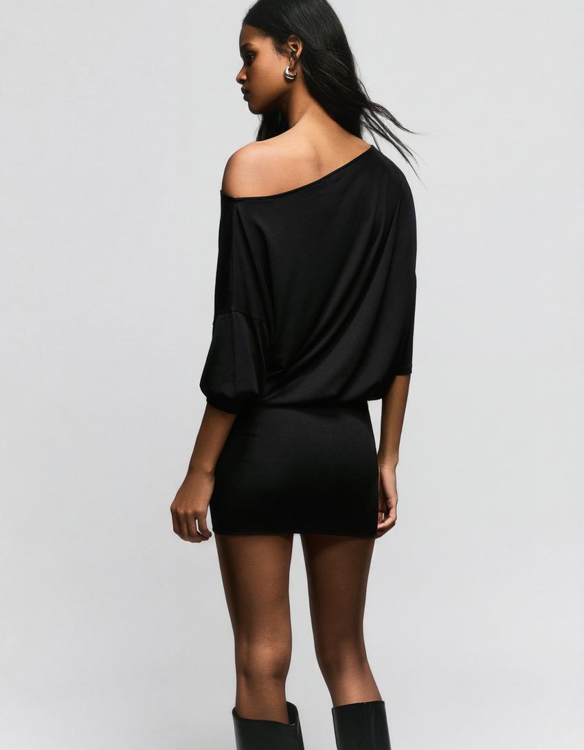 Mini šaty s dlhým rukávom a priliehavou sukňou-Čierna