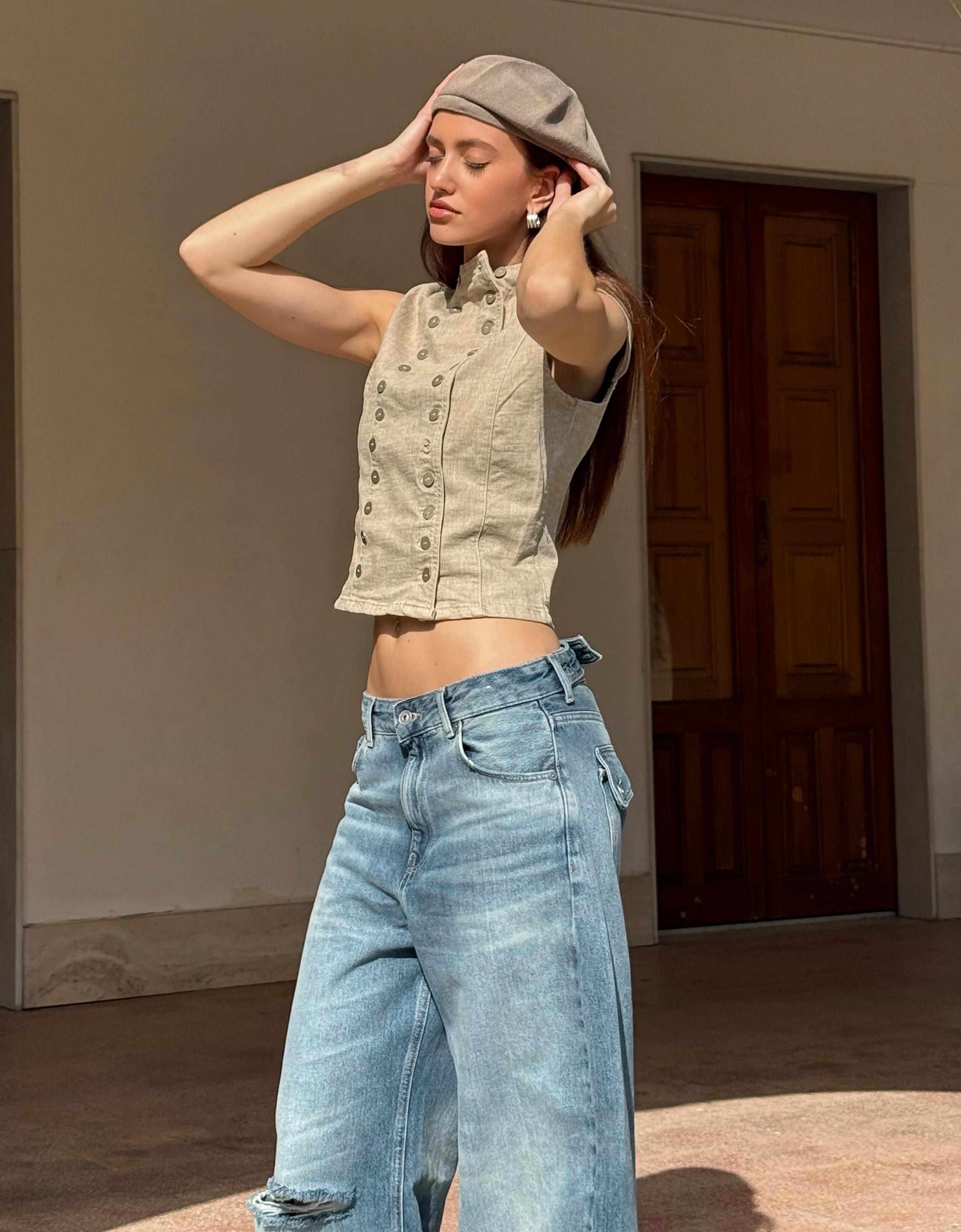 Ripped balloon fit jeans with back buckle — Light blue