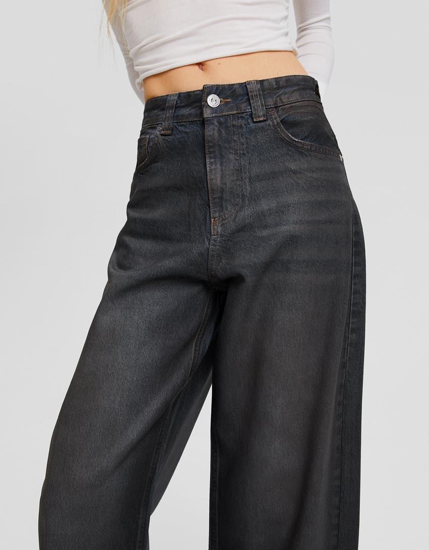 Wide-leg balloon jeans with coating-Brown