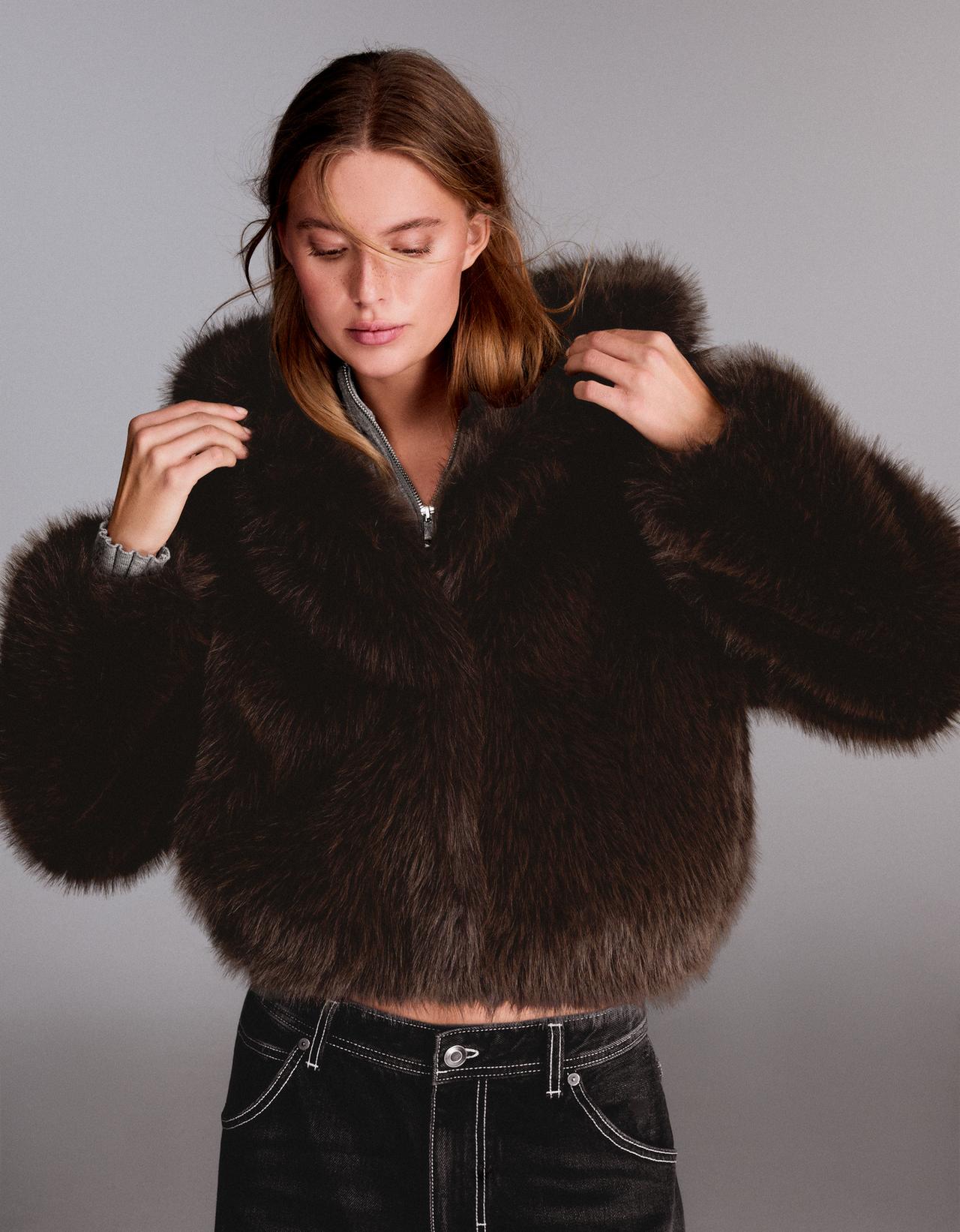 Faux fur jacket with hood — Brown