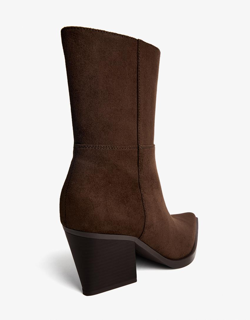 Stiefelette mit Westernabsatz-Braun