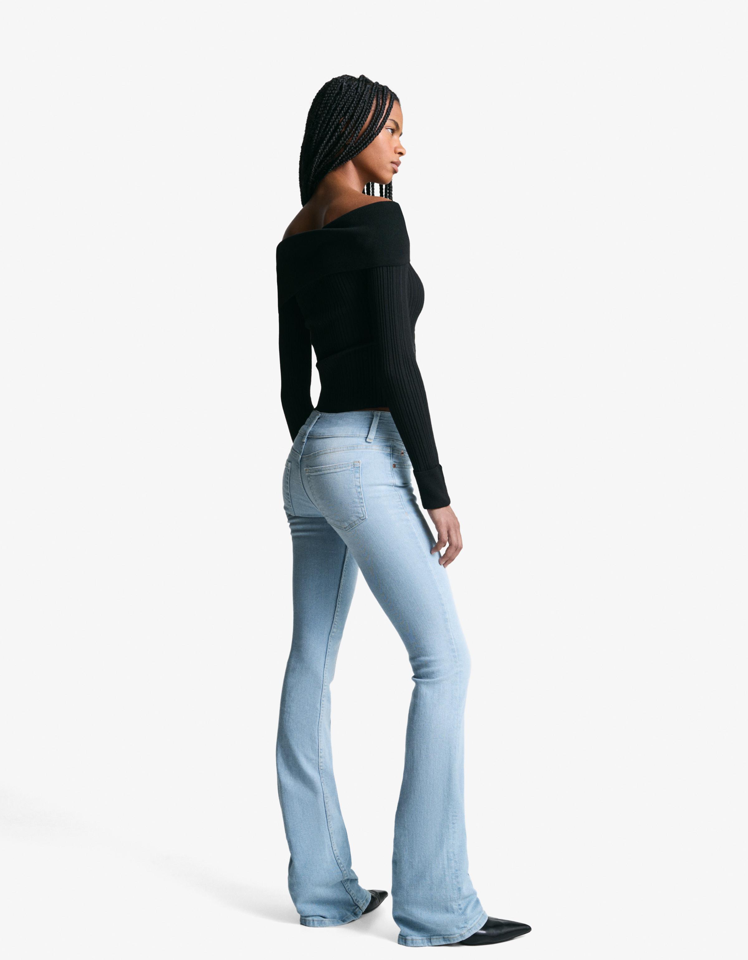 Bershka Bootcut-Jeans Mit Tiefem Bund Damen 36 Hellblau