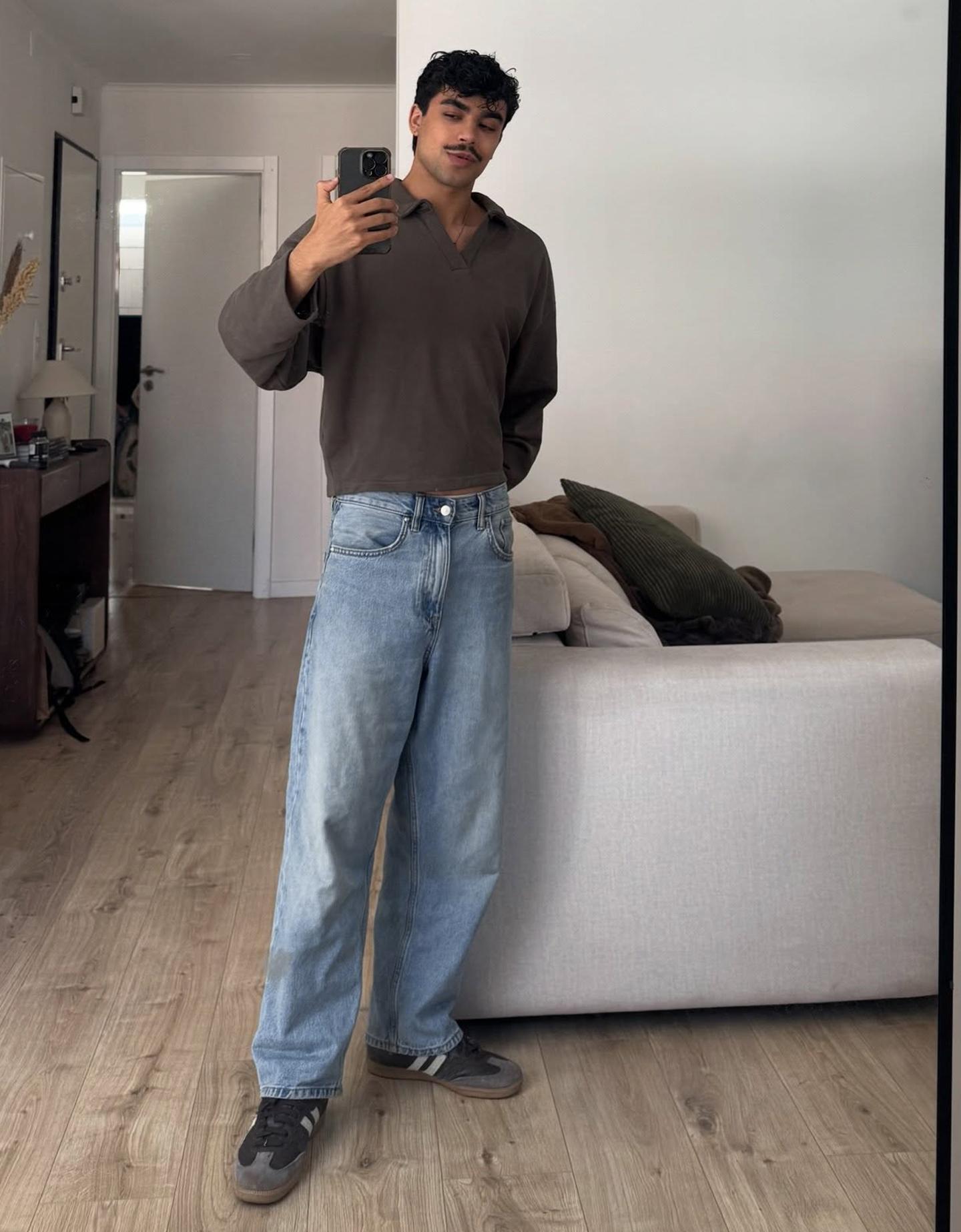 Bershka jeansy o kroju straight wyblakły niebieski
