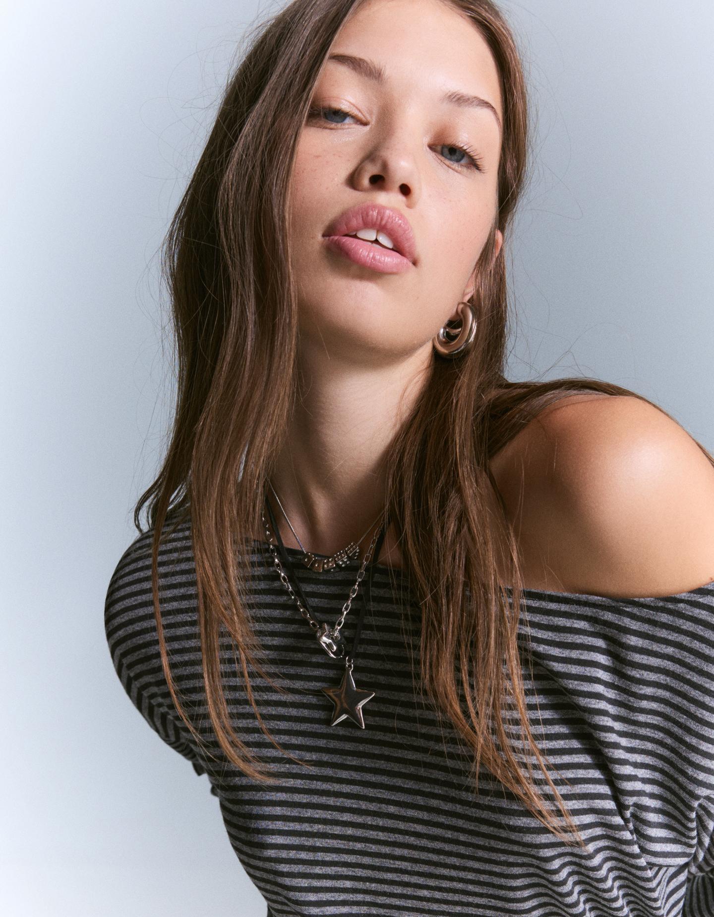 Bershka komplet 3 naszyjników z wieloma zawieszkami srebrny