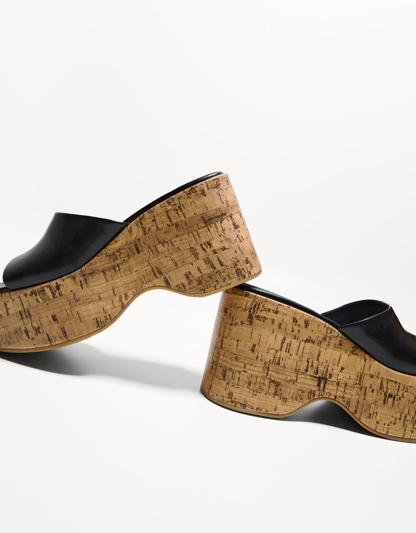 صندل بكعبية مفتوحة ونعل سميك-أسود