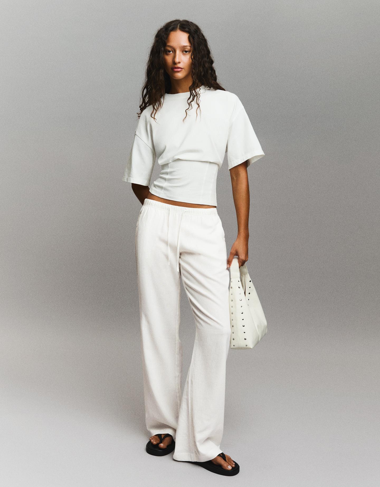 Bershka spodnie z lnem i gumką w pasie biały złamany