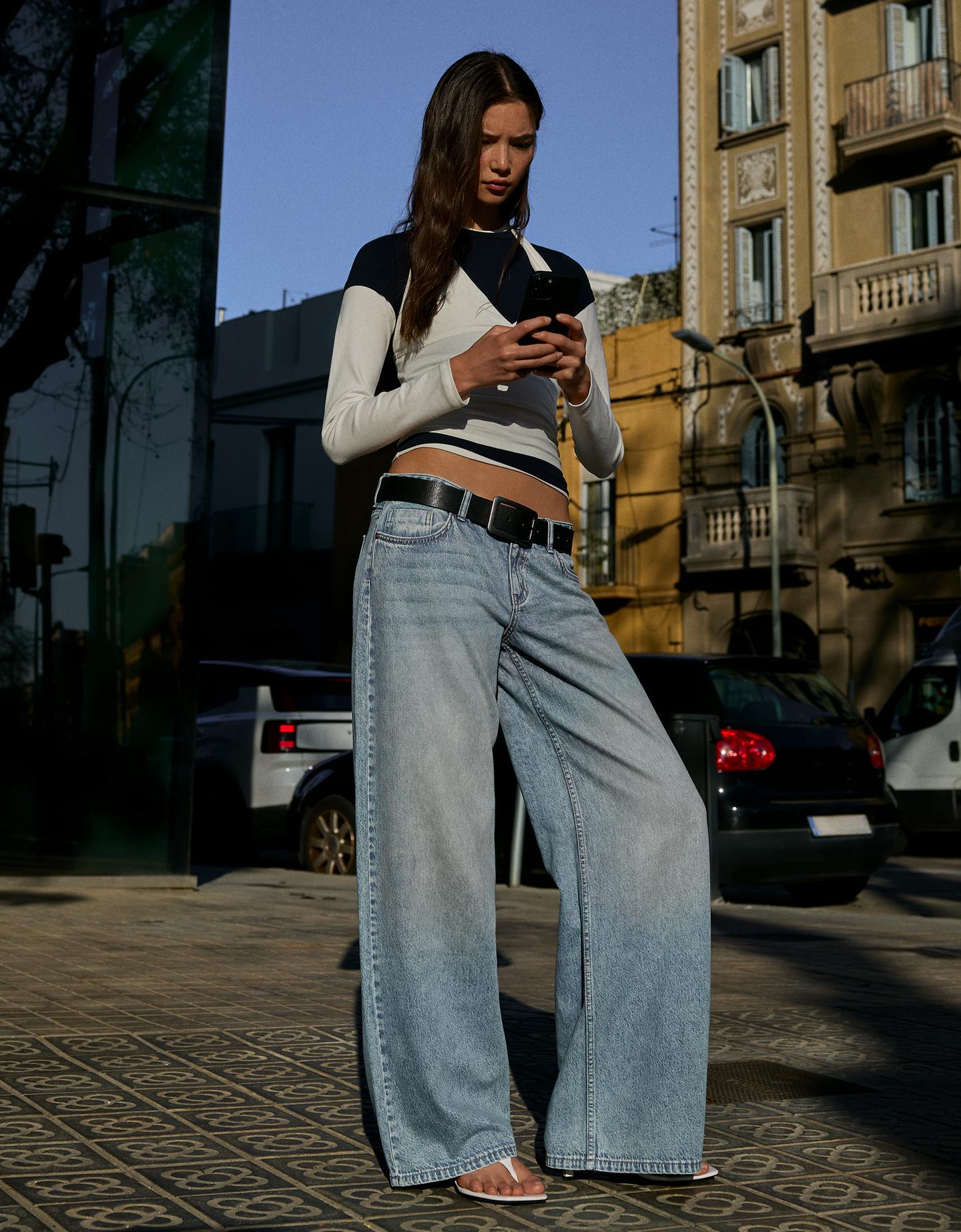 Bershka Jeans A Gamba Larga A Vita Bassa Donna 38 (Eu 34) Azzurro Lavato