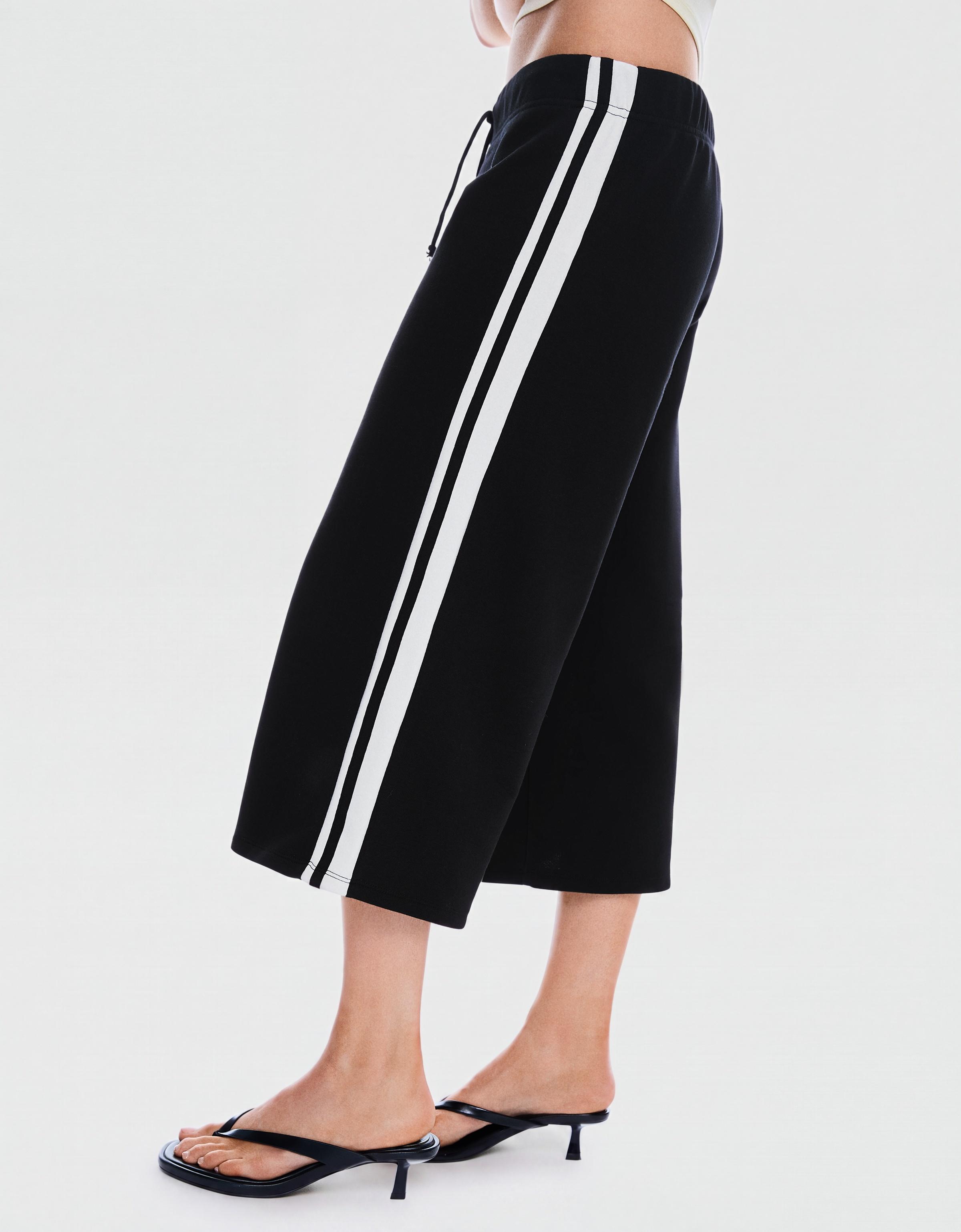 Plush capris with side stripe — Black