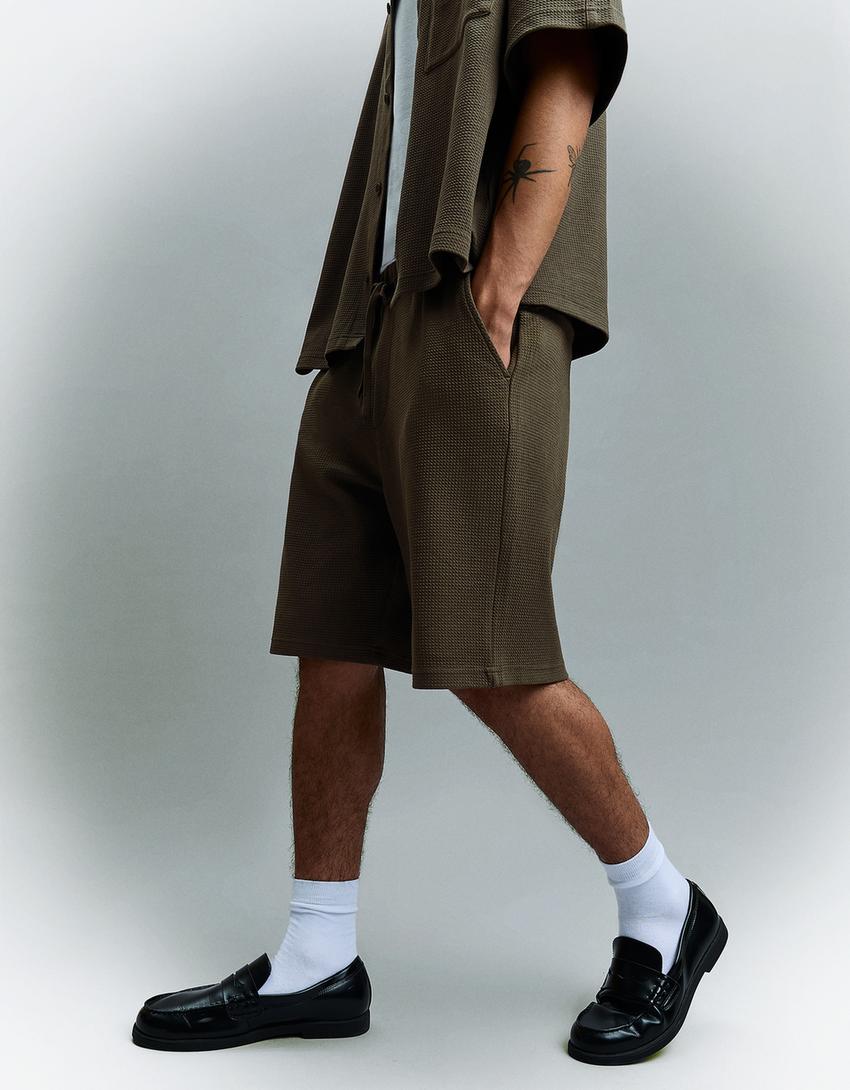 Waffle knit skater Bermuda shorts-Khaki