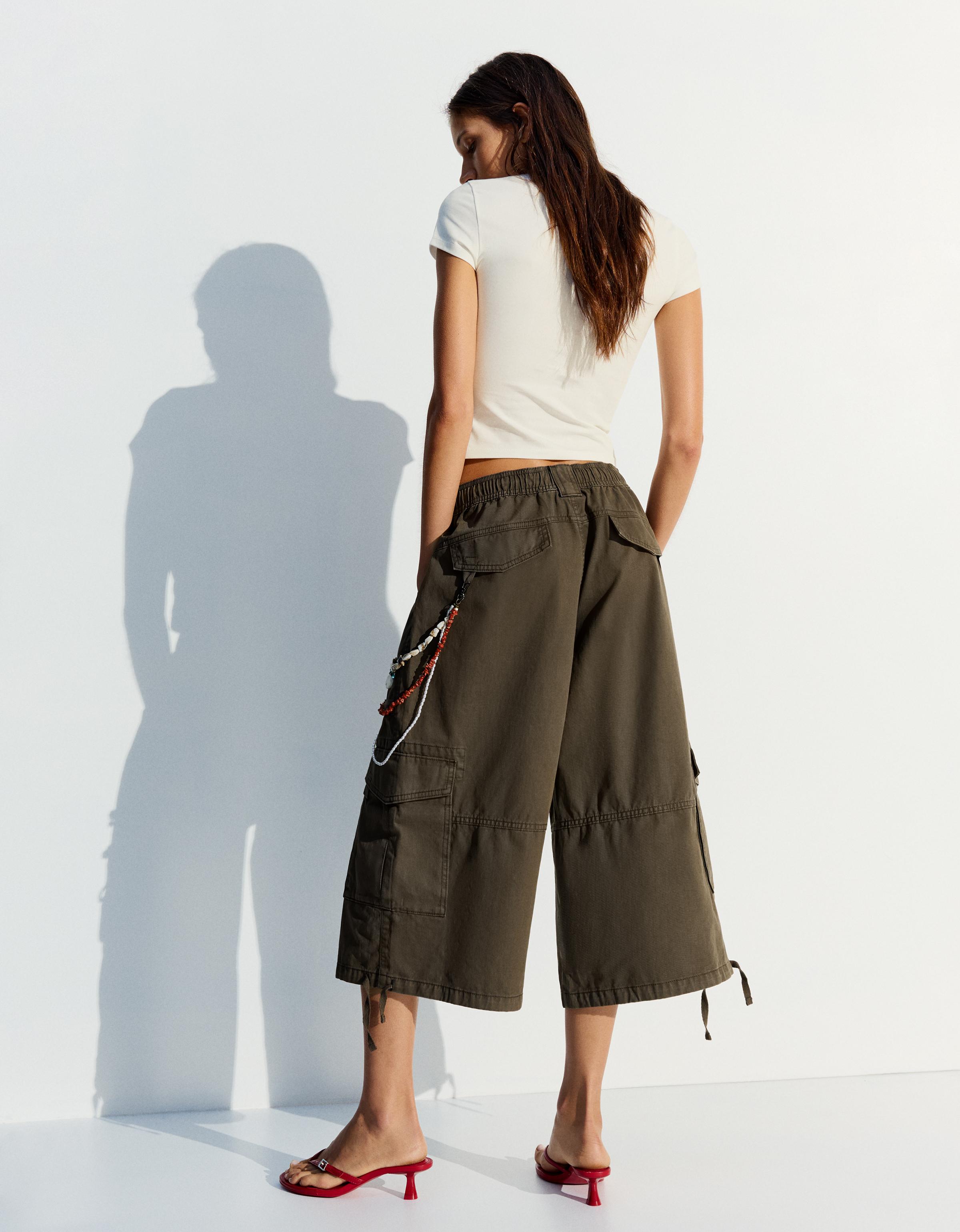 Cargo Bermuda shorts with chains — Khaki