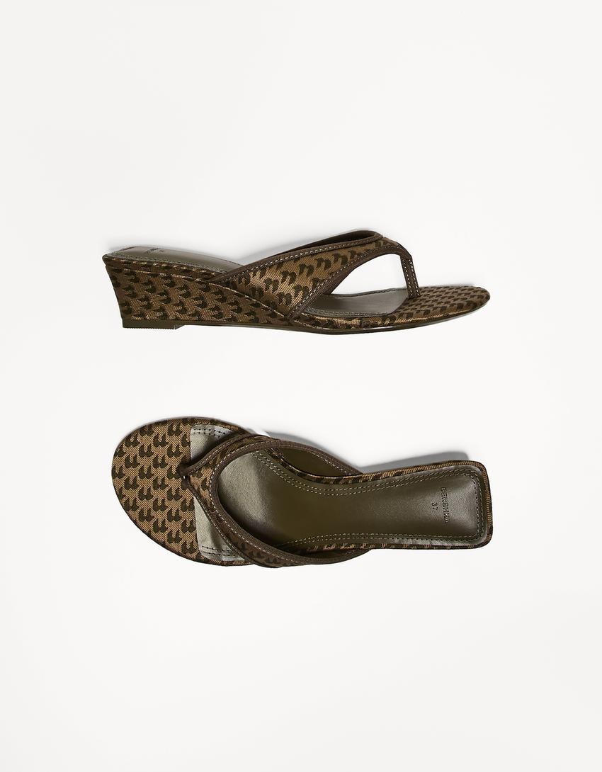 Højhælede monogram-sandaler med kilehæl-Multifarvet-4