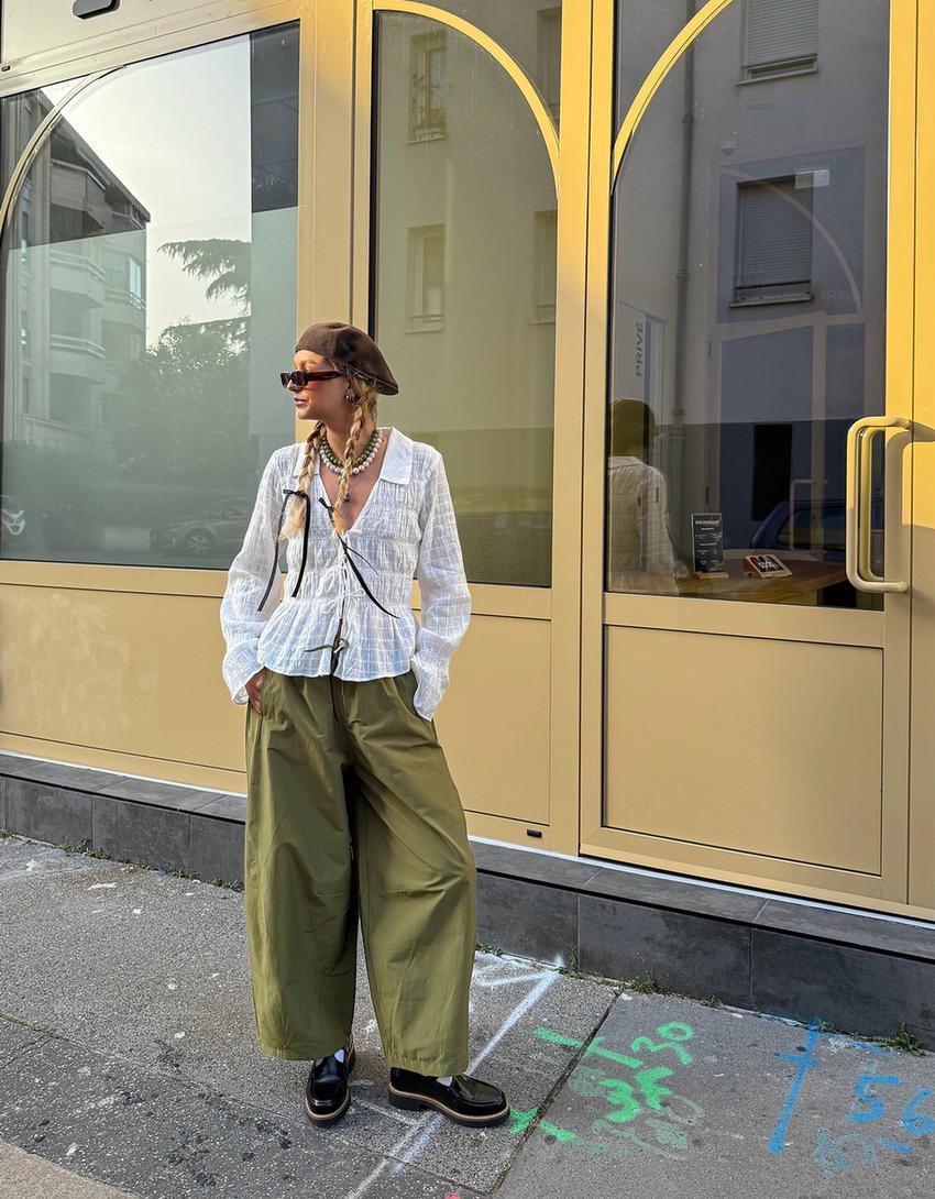 Cropped barrel trousers Trousers Women Bershka - Main Image