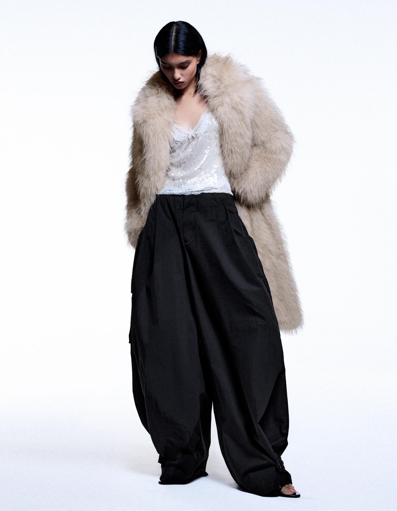 Long fur coat — Beige