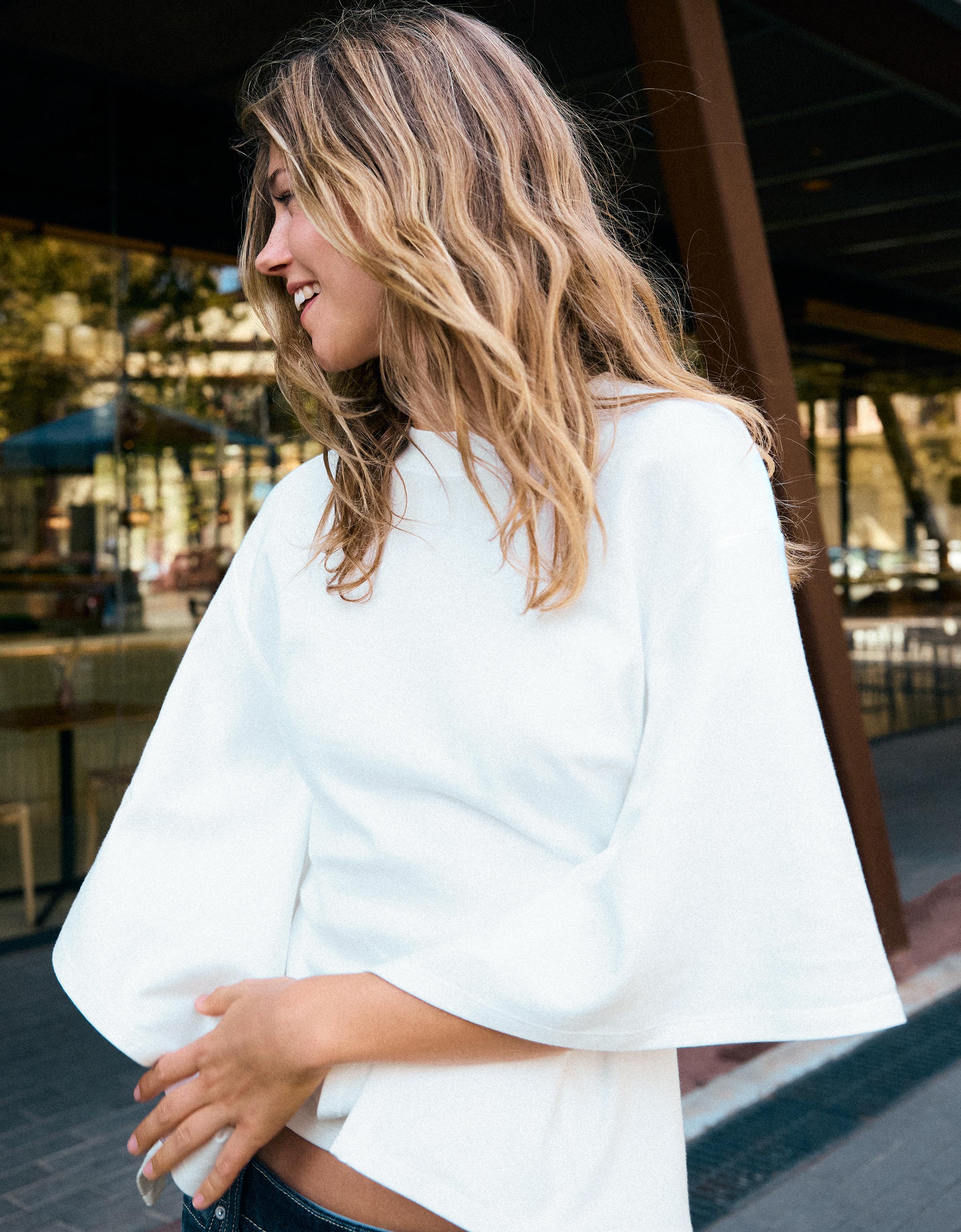 Bershka Koszulka Z Krótkim Rękawem Typu Cape Kobieta Biały Złamany