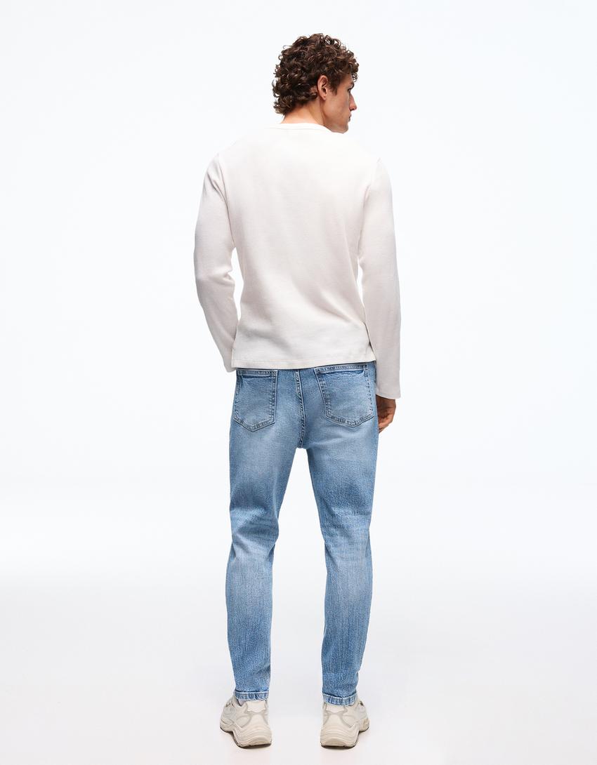Carrot fit jeans met scheuren-Lichtblauw