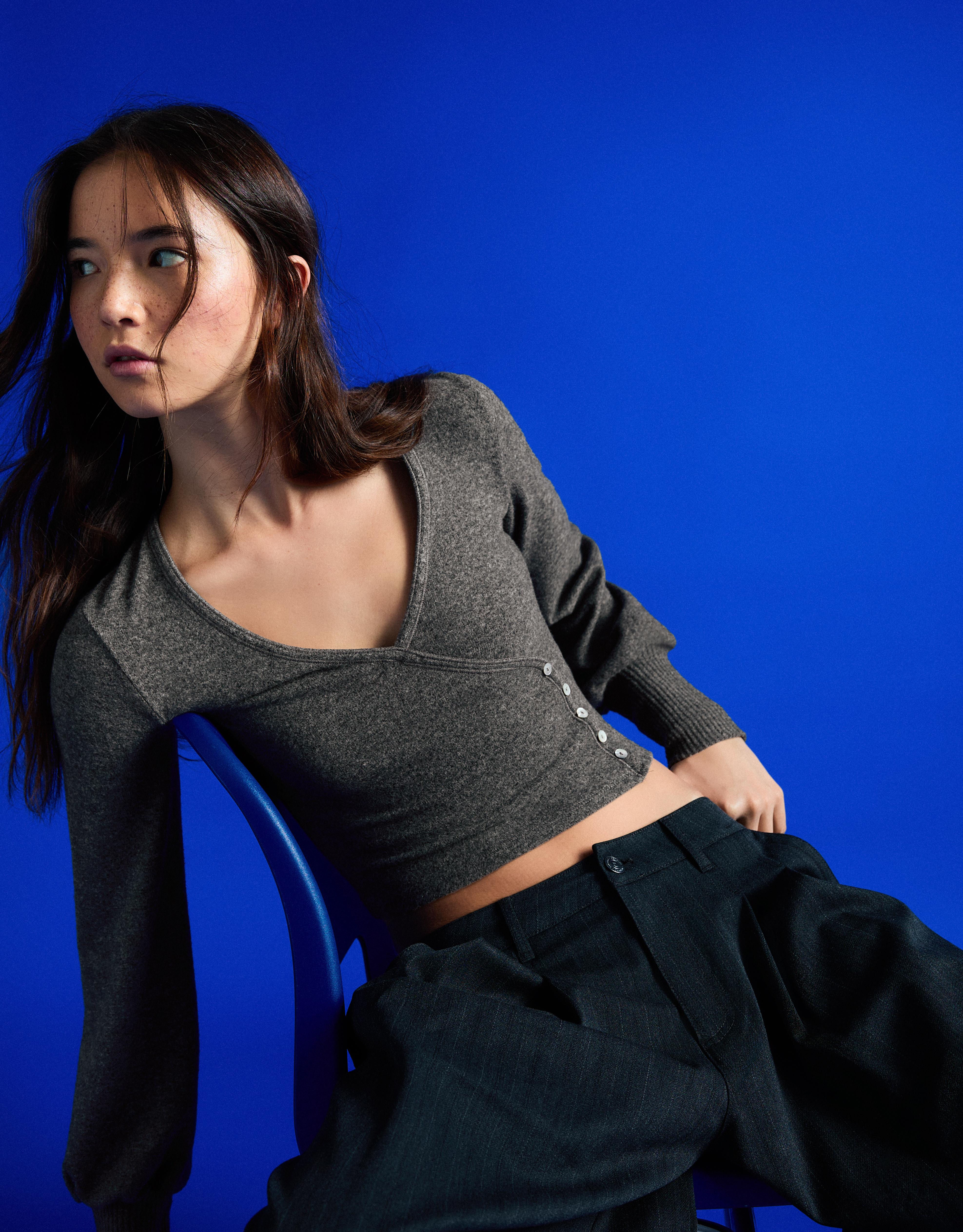 V-neck button jumper — Grey