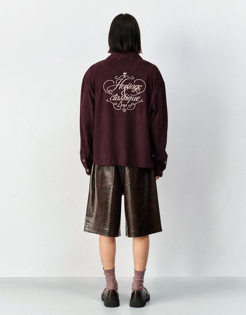 Sobrecamisa boxy efecto ante bordado-Granate