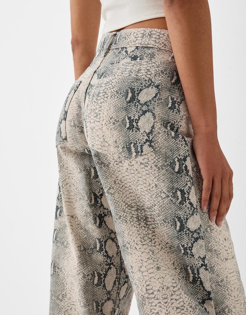 ג'ינס עם שרוול מתרחב והדפס חיה-אפור-3