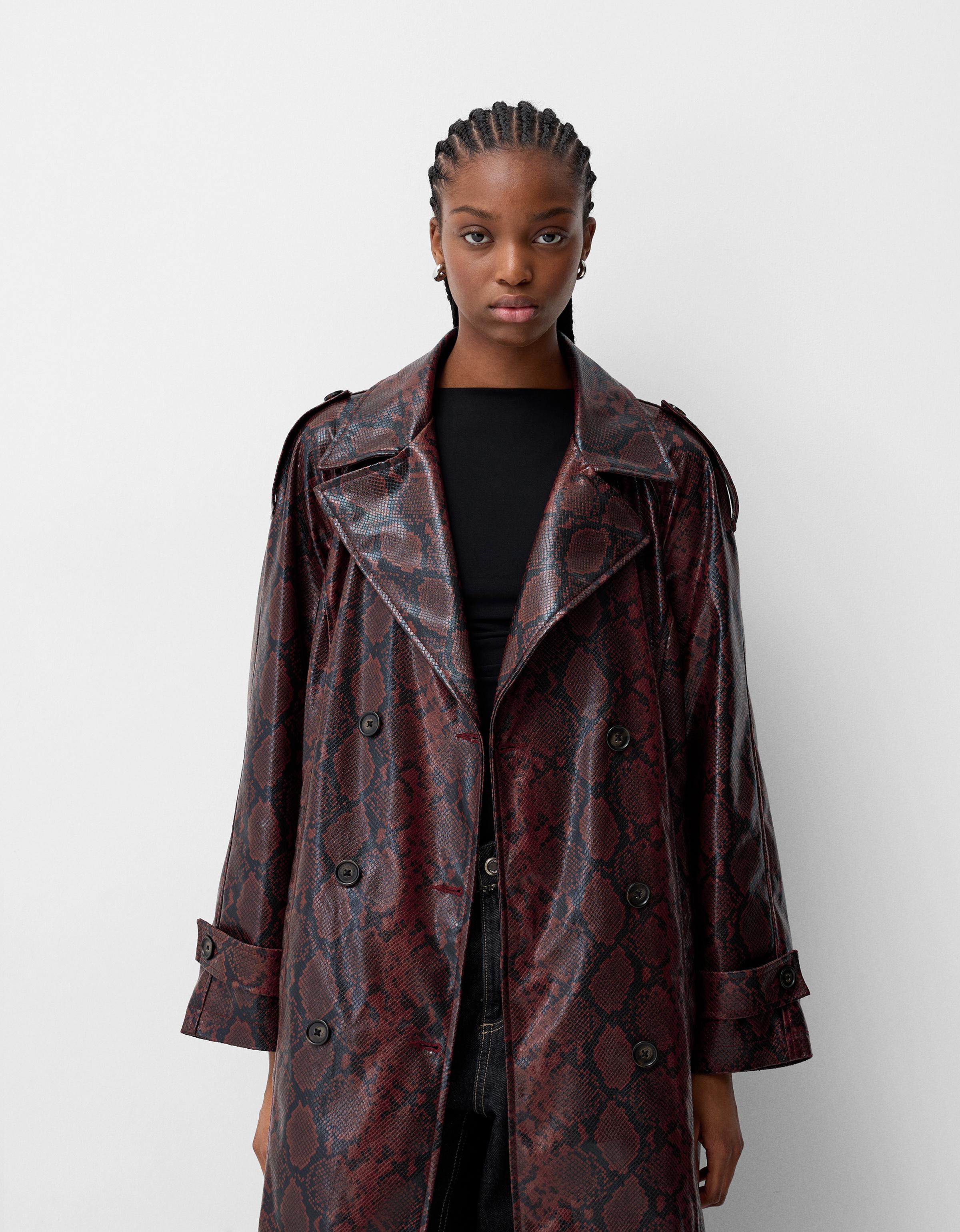 Bershka Trenchcoat-Mantel Aus Kunstleder Mit Animalprint Damen Xs Bordeaux