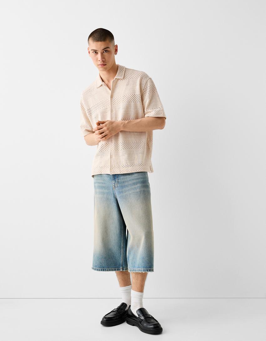 قميص ريفي بقصّة مربعة وأكمام قصيرة وتخريمات-رملي-3