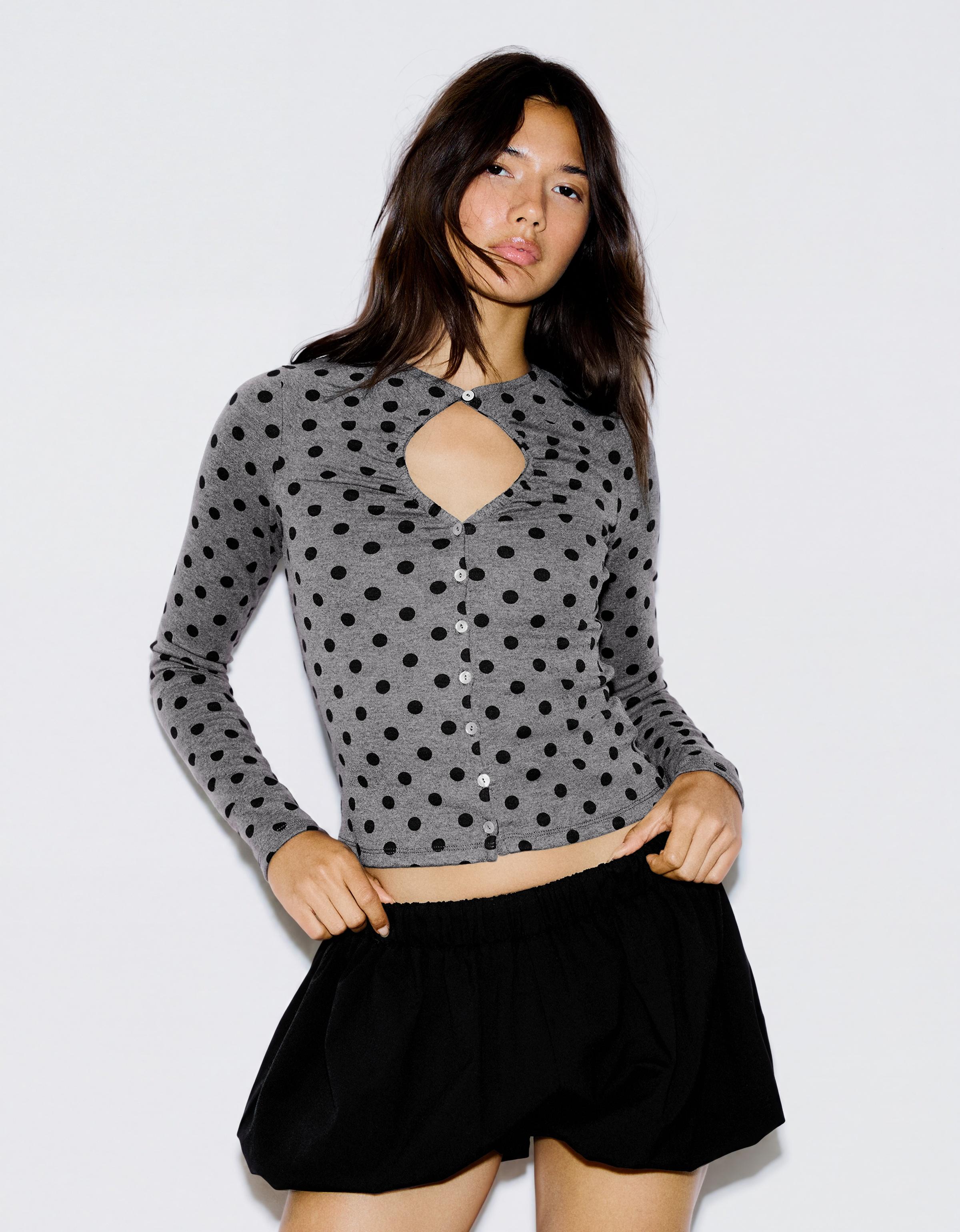 Jacket with neckline split