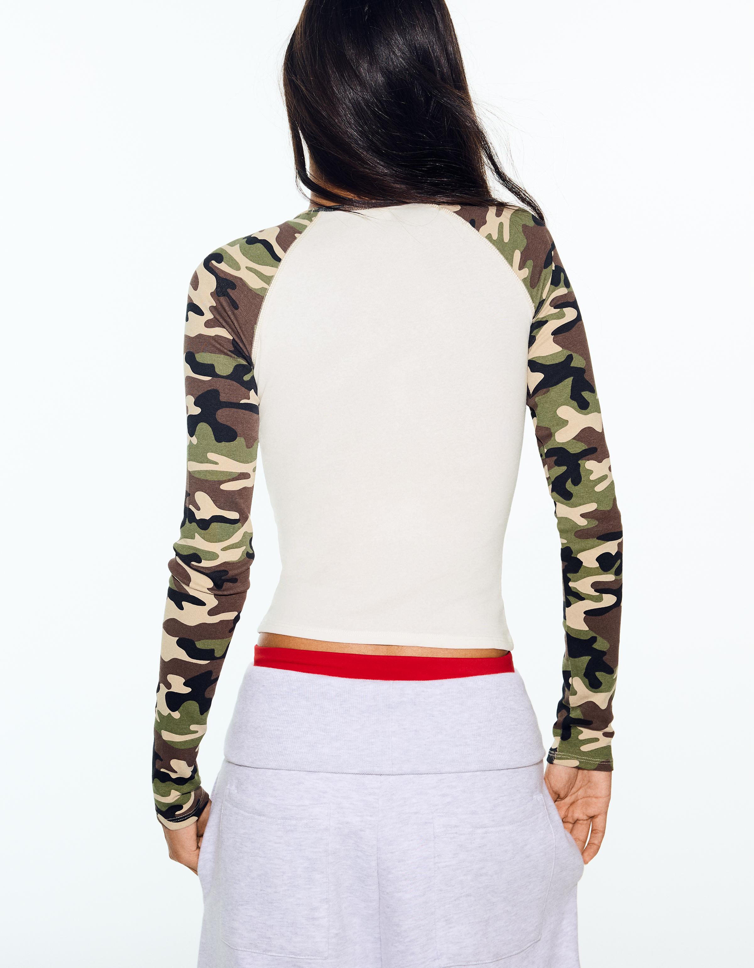 Bershka Raglan kollu baskılı uzun kollu tişört görsel 7