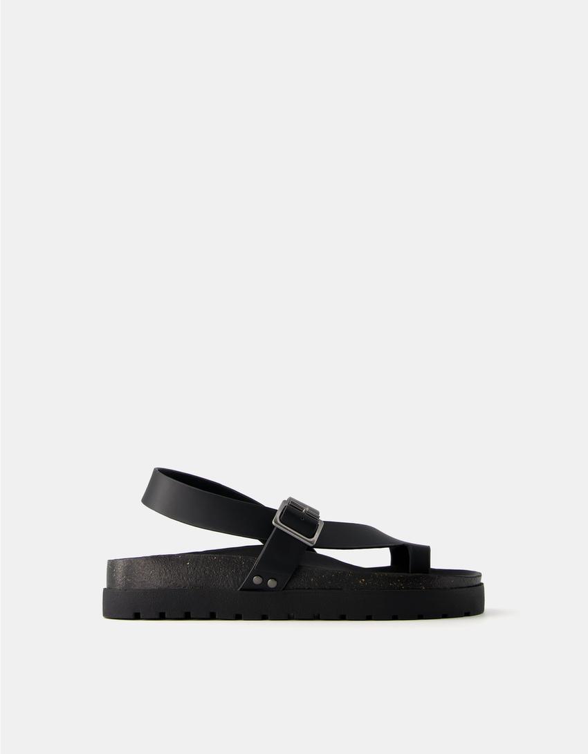 صندل بنعل عال وإبزيم-أسود