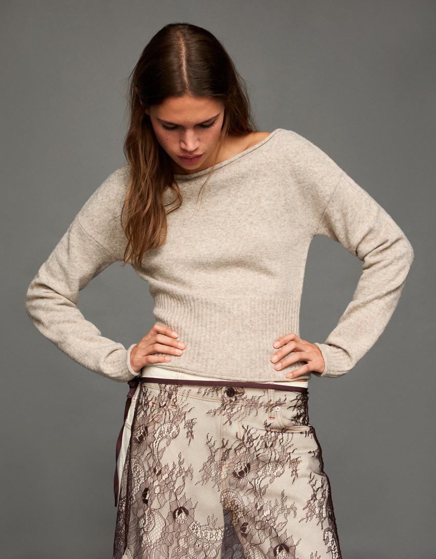 Πουλόβερ λαιμόκοψη χαμόγελο-Άμμου