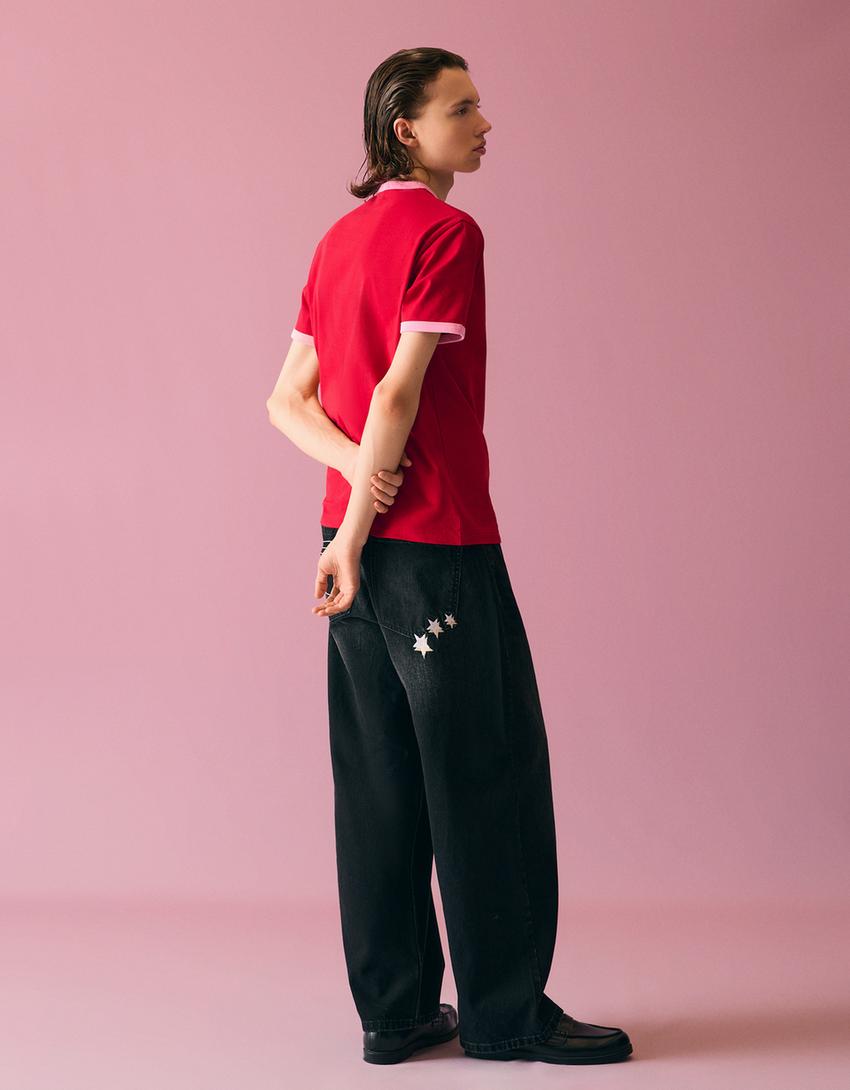 Majica kratkih rukava s kontrastnim printom-Crvena