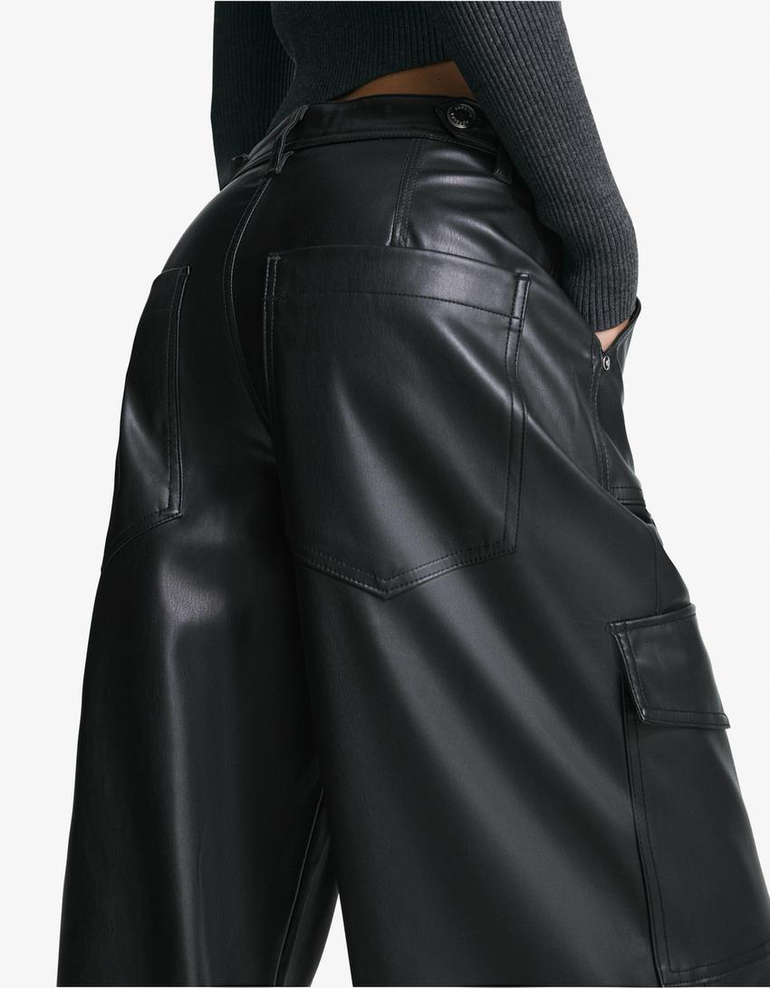 Pantalón cargo efecto piel-Negro-2